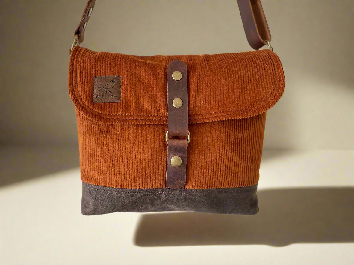 Burnt orange corduroy and waxed canvas Messenger bag, crossbody style, with leather adjustable strap and snap closure. Multipocketed and fully lined, unisex bag. 