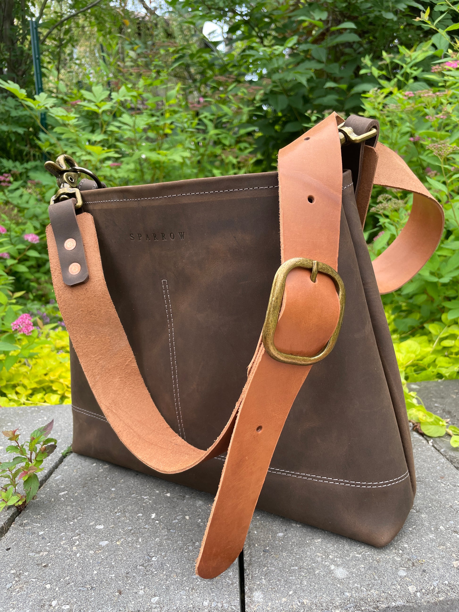 Sierra full grain leather bag in cowboy leather and buckle strap